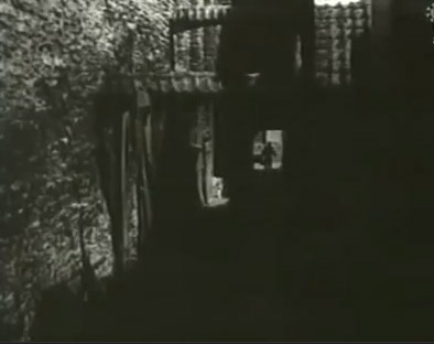 Кадр из фильма "Человек в проходном дворе"